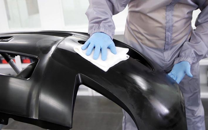 vopsirea completa elementelor din plastic automobilului